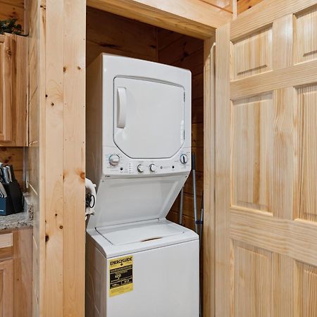 The 3 Bears Is A Newly Built 3 Bedroom Cabin Only 3 Minutes From The Parkway! Пиджен Фордж Екстериор снимка