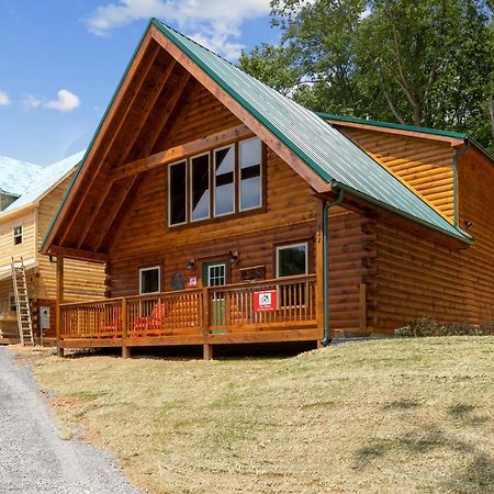 The 3 Bears Is A Newly Built 3 Bedroom Cabin Only 3 Minutes From The Parkway! Пиджен Фордж Екстериор снимка