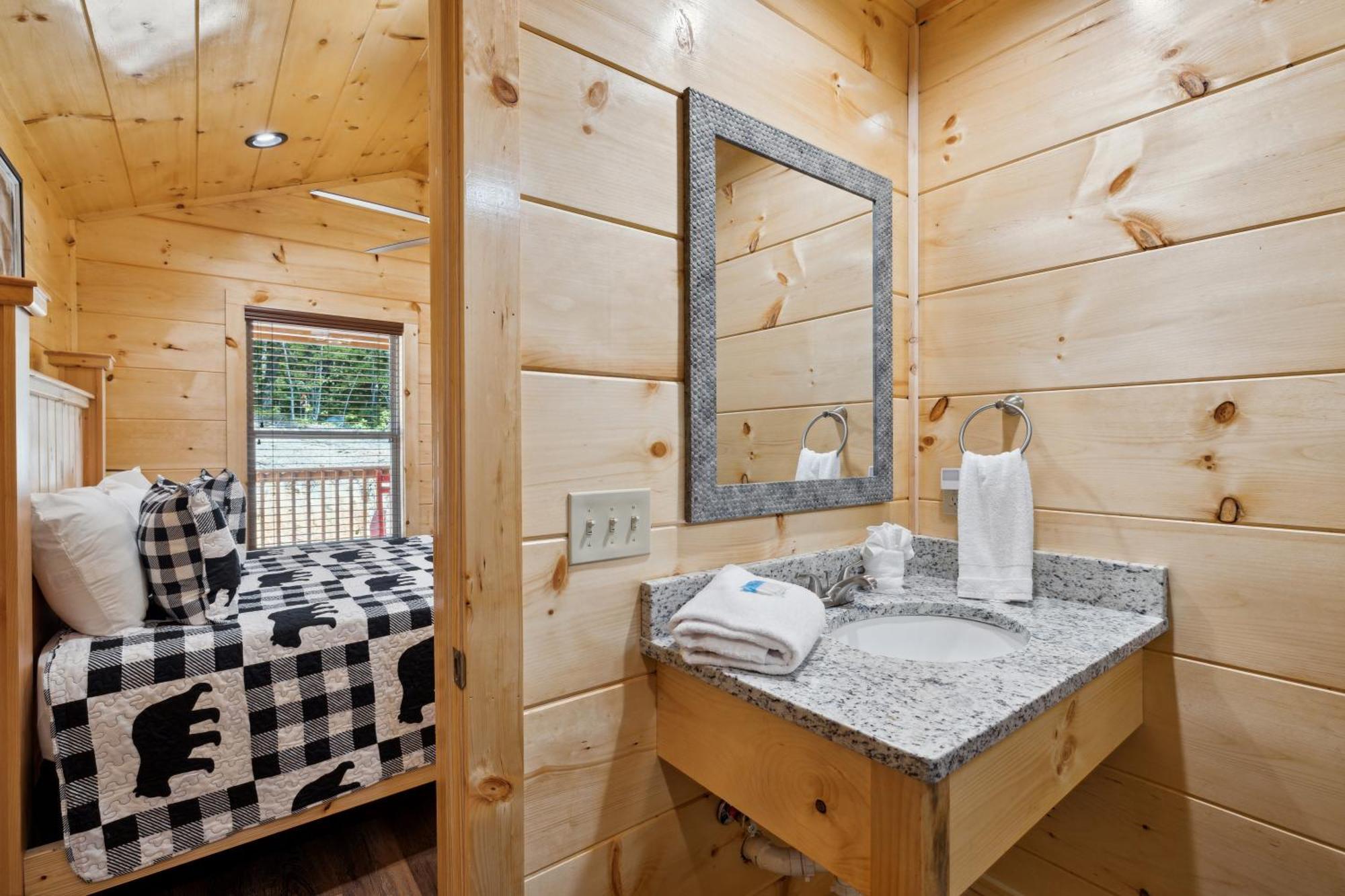 The 3 Bears Is A Newly Built 3 Bedroom Cabin Only 3 Minutes From The Parkway! Пиджен Фордж Екстериор снимка